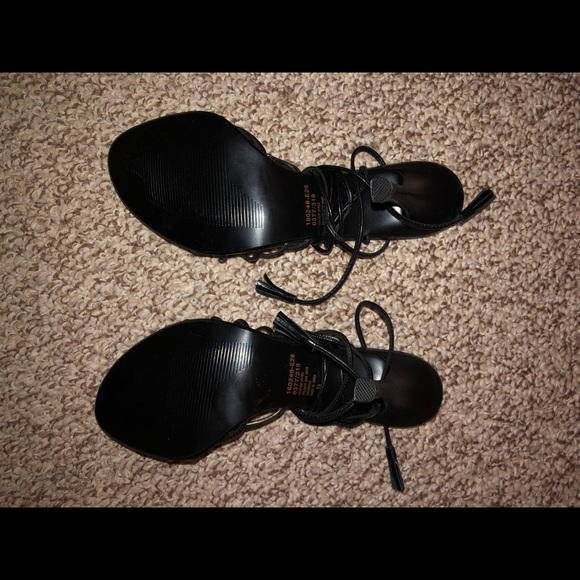 Tie up heels - Picture 3 of 3